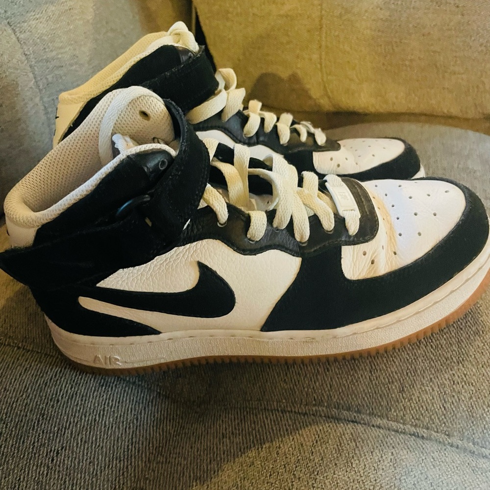 Nike AIR FORCE Black and White High-Top Sneakers
